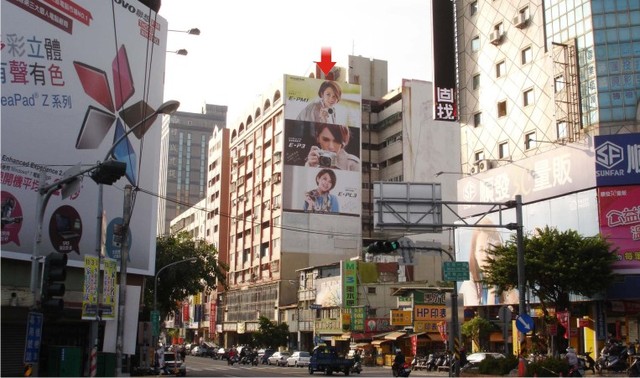 P-0169壁面廣告塔-高雄市建國二路16號-火車站、電腦商圈、大遠百廣告看板